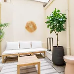 3 Min From Haussmann, Sleeps 6 , 2bdr * Paris