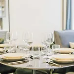 3 Min From Haussmann, Sleeps 6 , 2bdr Daire Paris
