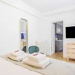 3 Min From Haussmann, Sleeps 6 , 2bdr Daire *