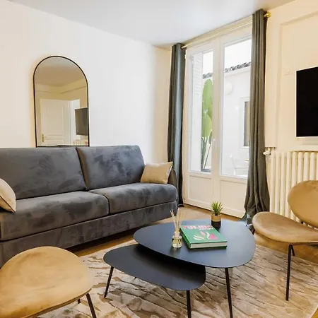 3 Min From Haussmann, Sleeps 6 , 2bdr Paris