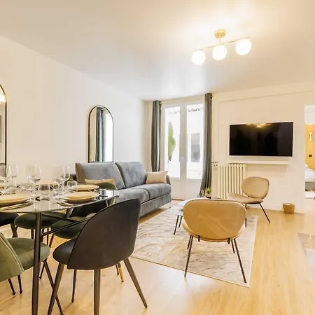 3 Min From Haussmann, Sleeps 6 , 2bdr Daire Paris