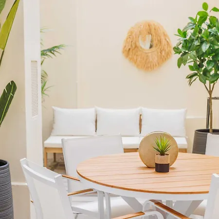 3 Min From Haussmann, Sleeps 6 , 2bdr Daire Paris