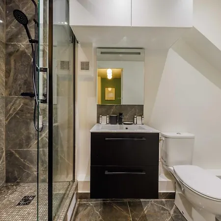 3 Min From Haussmann, Sleeps 6 , 2bdr * Παρίσι