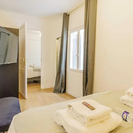 3 Min From Haussmann, Sleeps 6 , 2bdr Apartman *