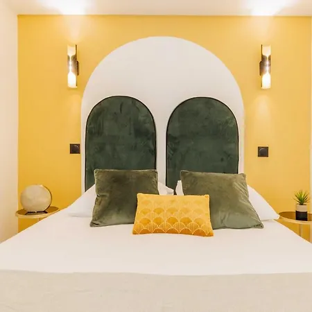 3 Min From Haussmann, Sleeps 6 , 2bdr Διαμέρισμα *