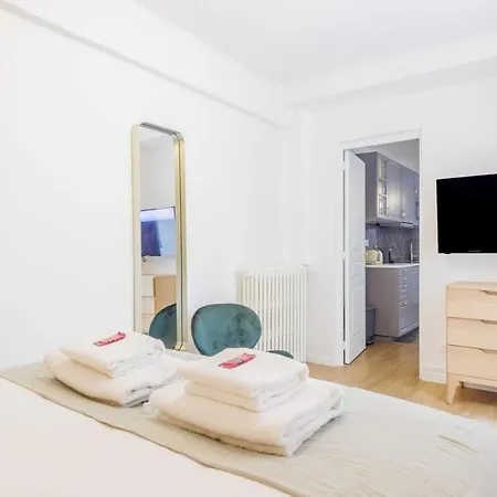 3 Min From Haussmann, Sleeps 6 , 2bdr Lägenhet *