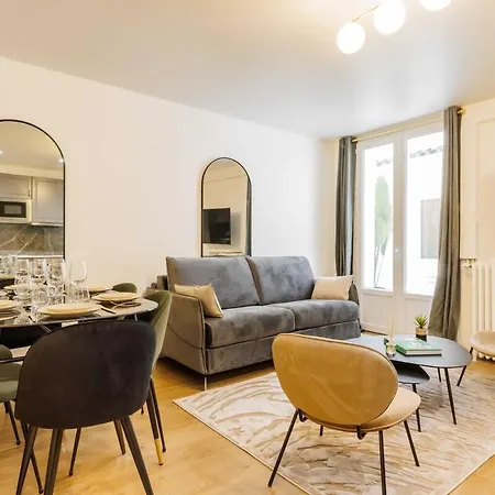 3 Min From Haussmann, Sleeps 6 , 2bdr Párizs