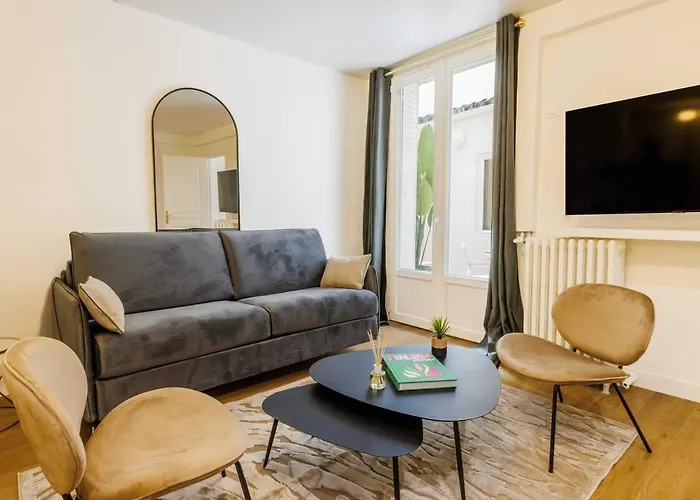 3 Min From Haussmann, Sleeps 6 , 2bdr Paříž