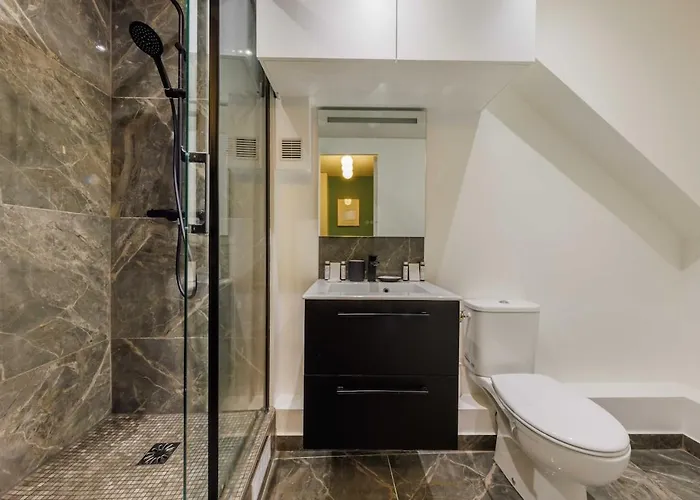 3 Min From Haussmann, Sleeps 6 , 2bdr * Paříž