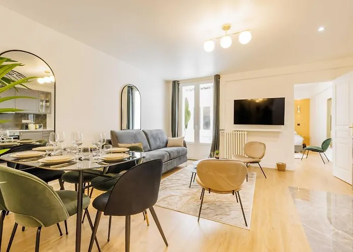 3 Min From Haussmann, Sleeps 6 , 2bdr Paříž