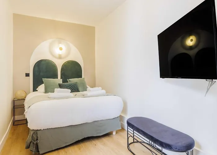 Apartmán 3 Min From Haussmann, Sleeps 6 , 2bdr *