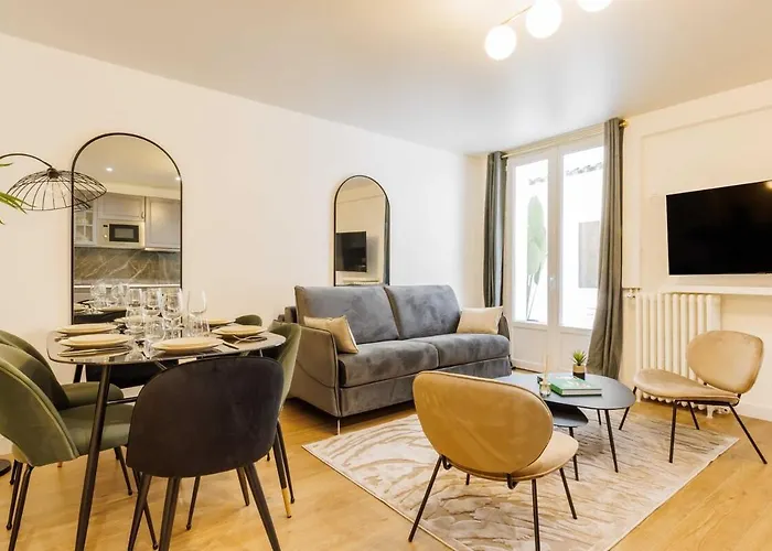 3 Min From Haussmann, Sleeps 6 , 2bdr Paříž